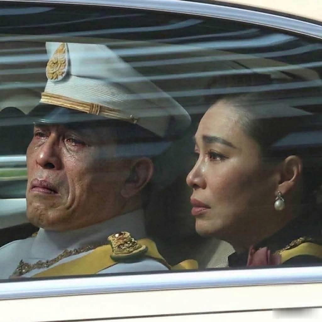 此时此刻，哇集拉隆功国王也只是一个普通的父亲，失去了女儿的父亲。心痛不必言说，国