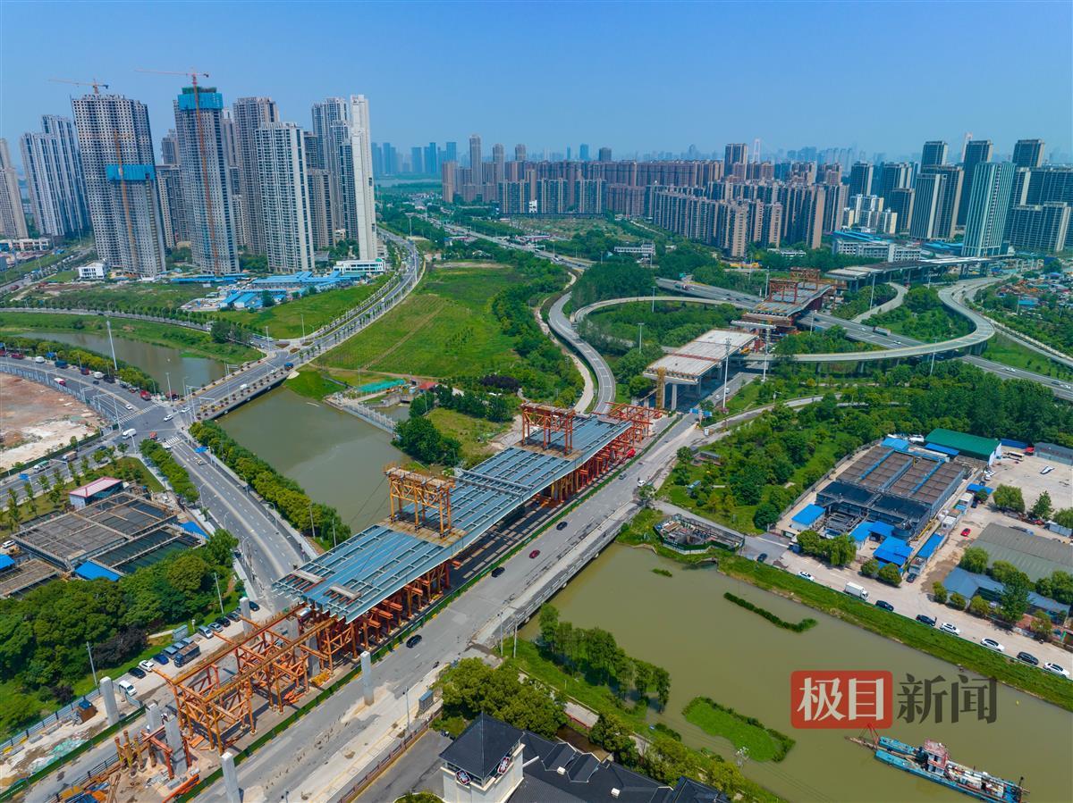 白沙洲大道快速化改造工程主线桥顶推横跨青菱河