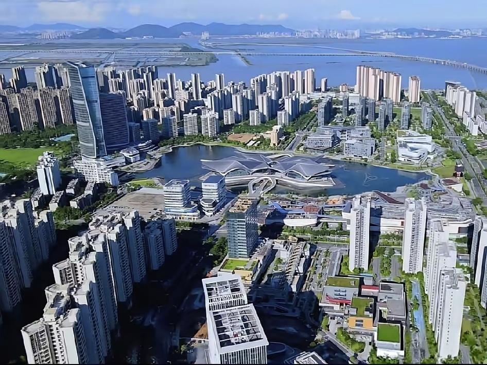 太喜欢珠海金湾航空新城了，感觉比住市区香洲舒服，人不太多也不太少刚刚好，据说十多