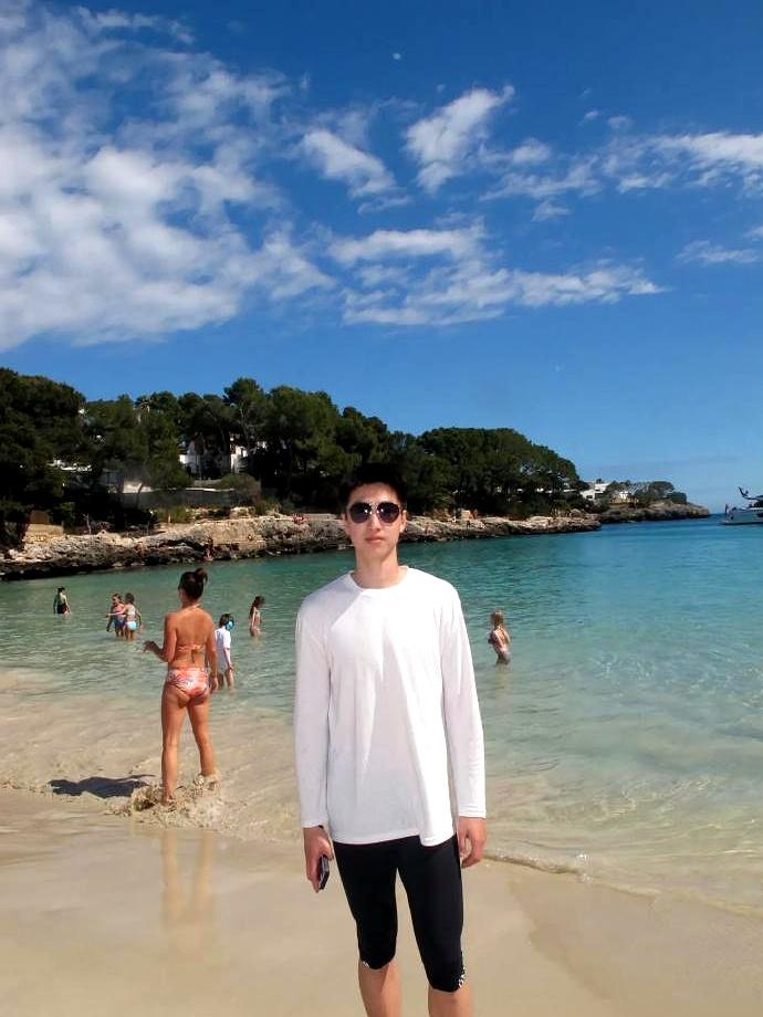 你敢信？辽篮那个被禁赛三年的张峻豪，在西班牙打疯了！
 

单场23分5抢断，直