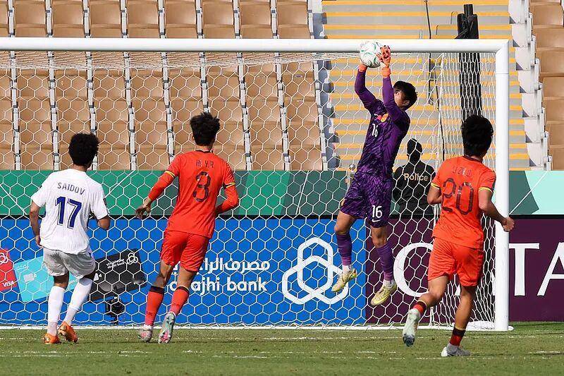 一“昊”当关，万夫难开。中国∪23男足为中国足球创造了奇迹。亚洲杯赛，名不见经传