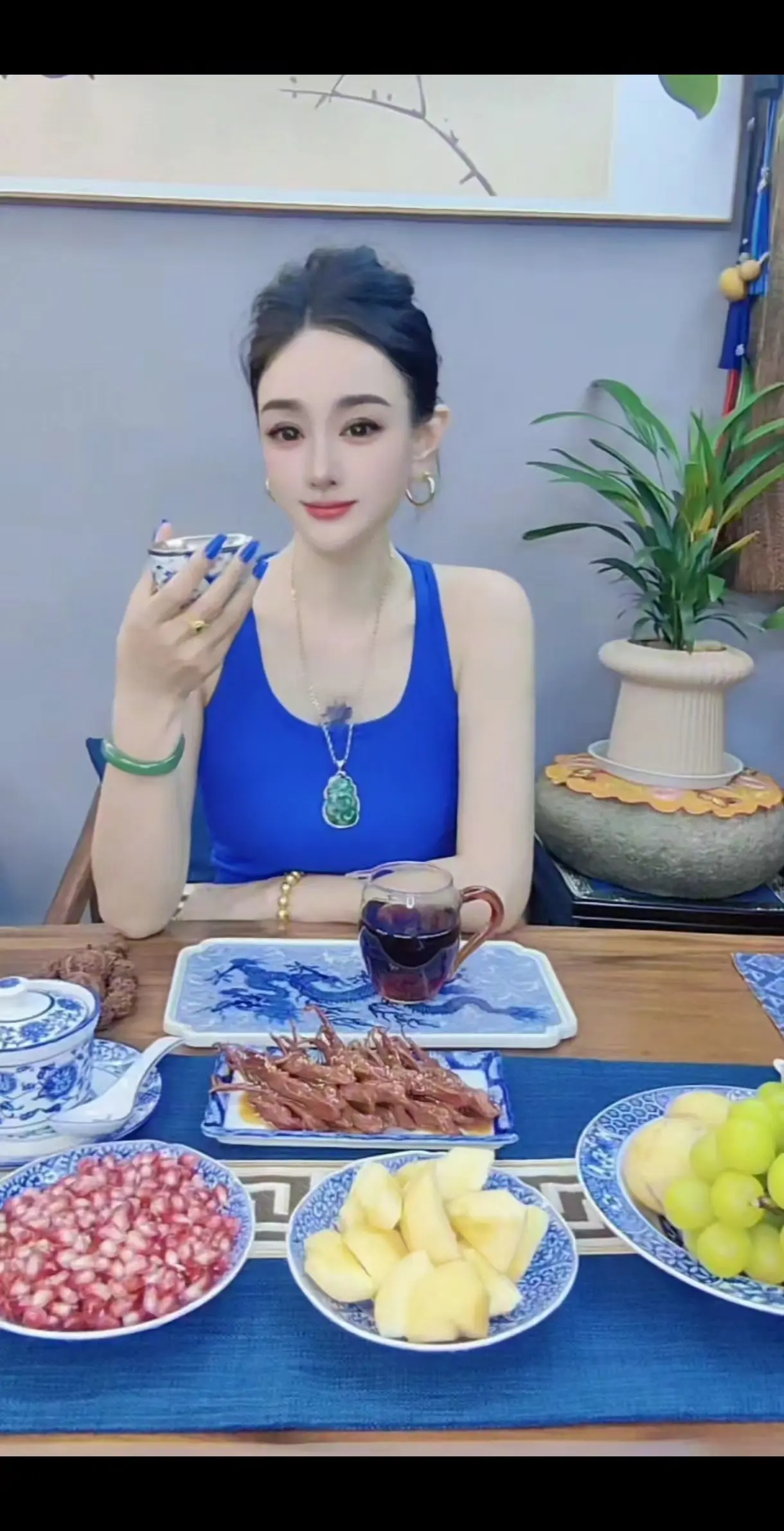 那咋了  姐一不赌  二不嫖  就爱喝茶又咋了