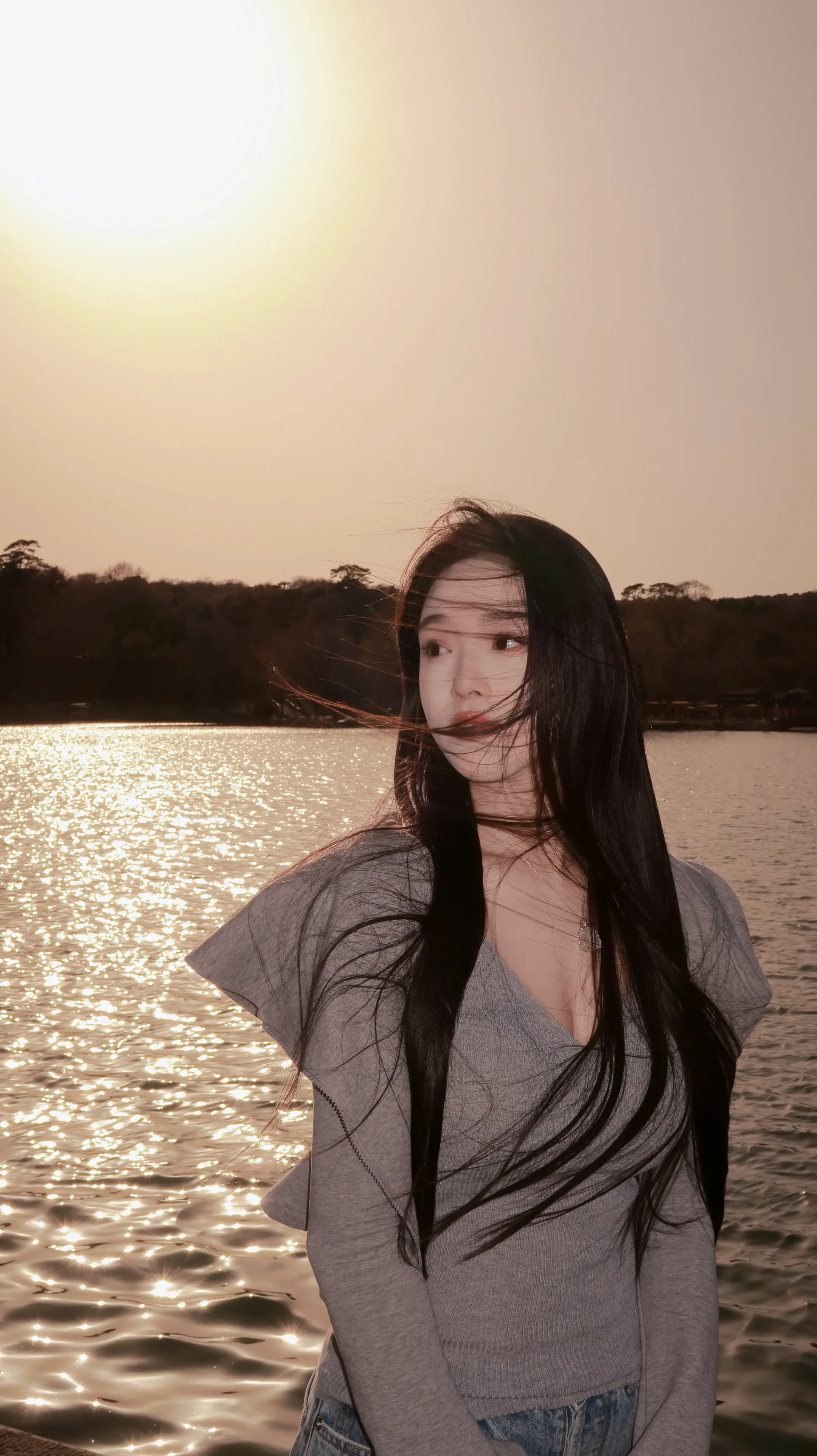 苦海翻起爱恨  在世间难逃避命运