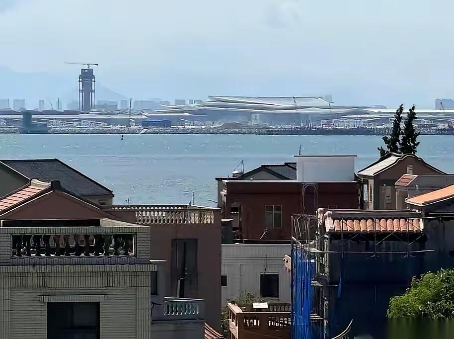 国台办刚宣布，要给金门、马祖通水、通电、通气、通桥。话音刚落，金门县副县长李文良