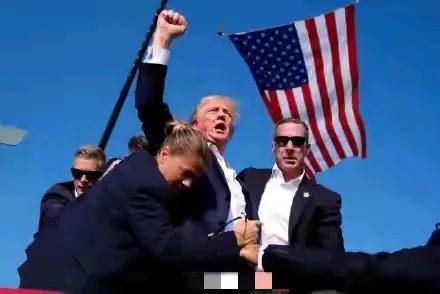 #枪击特朗普枪手曾给民主党捐款## 距离185米，步枪子弹8发，就伤了个耳朵！川