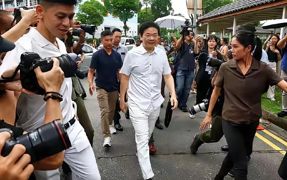 新加坡总理黄循财说，“世界上没有国家能取代美国。”
这话除了狗仗人势，跪舔以外，