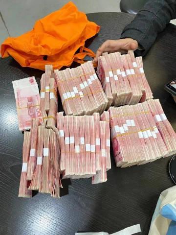 “ 生活不是为了赚钱，但赚钱是为了更好的生活。” ​​​