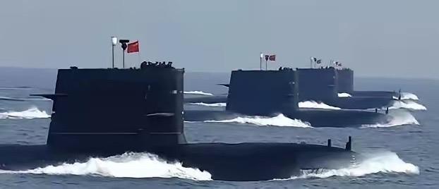 美国海军情报局局长在国会放了句话，底下的议员坐不住了。他说，中国正在用史无前例的