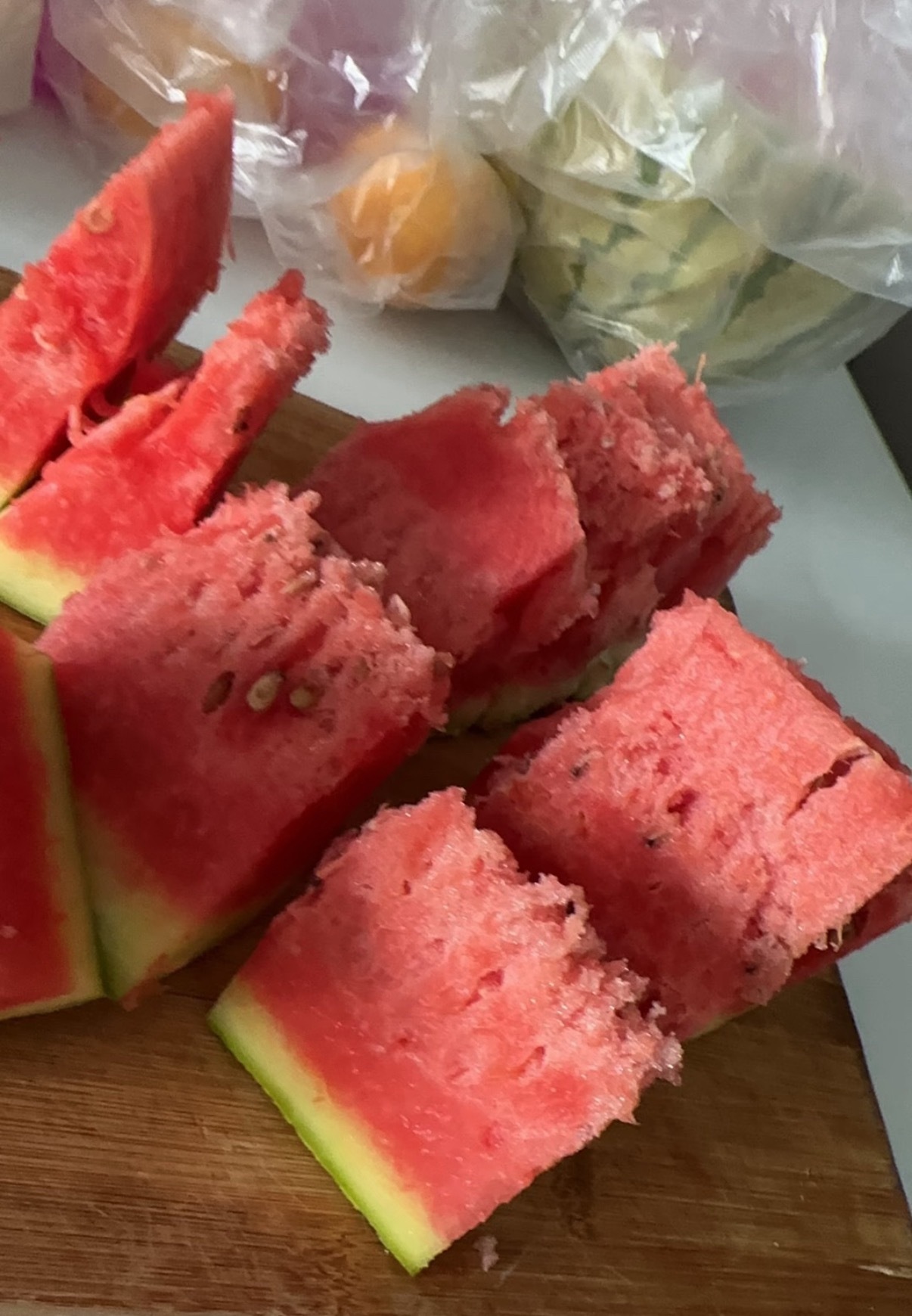 小时候吃的很多水果都慢慢消失了绿色的橘子，沙瓤的西瓜，黄色的苹果（香蕉苹果）…现