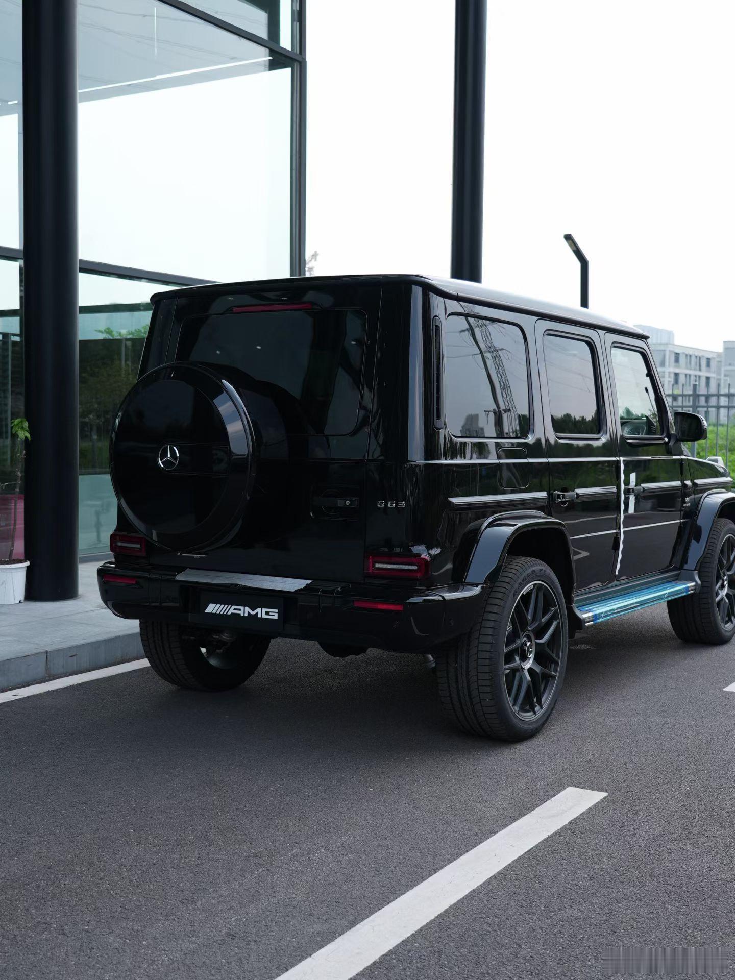 G63黑红957 选配：A22主动行驶控制RG4黑色轮毂碳纤维方向盘碳纤维饰件P