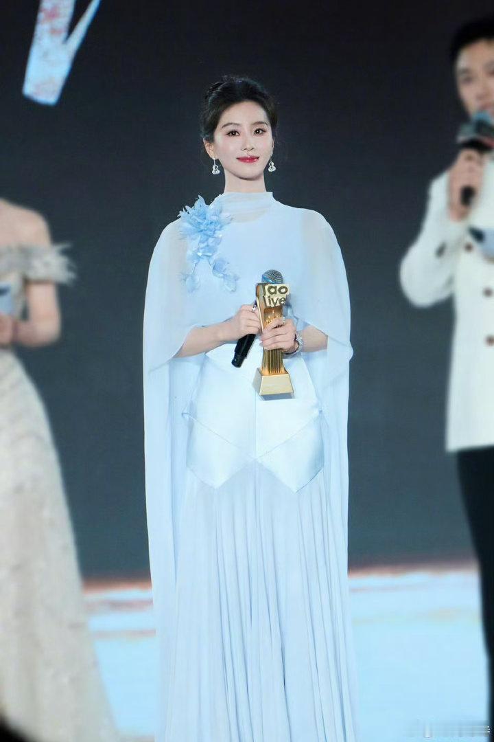 刘诗诗没缺点刘诗诗一点缺点也没有刘诗诗一点缺点也没有，好美， 