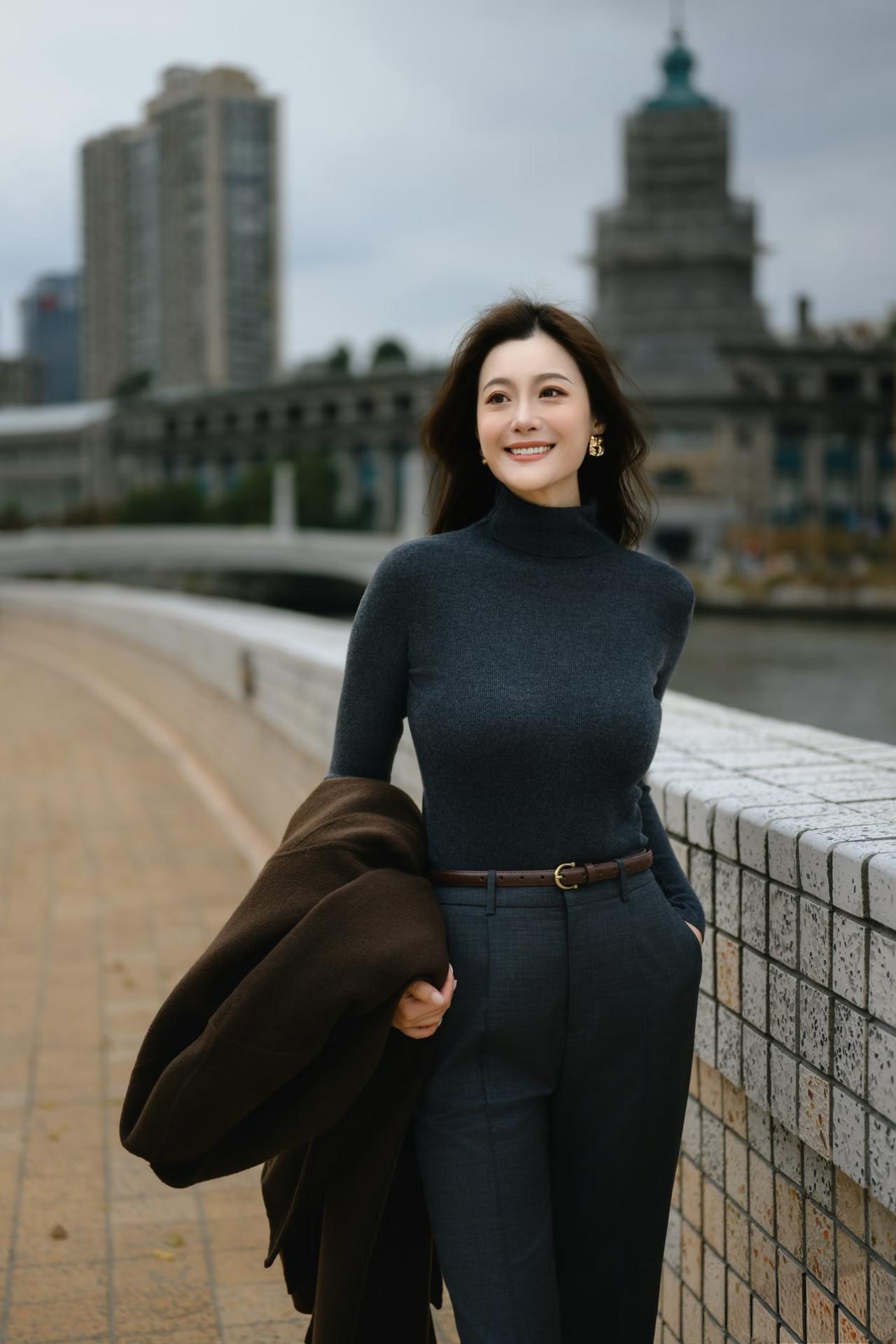 人到中年，除了钱什么最重要了到了中年，除了钱，最重要的就是要有健康的身体，充满爱