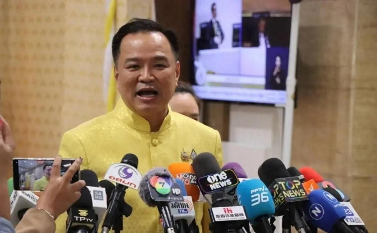 泰柬冲突，首个冤大头已浮现，泰国最怕普京派兵，局势变成3对1
谁在撑腰柬埔寨？阿