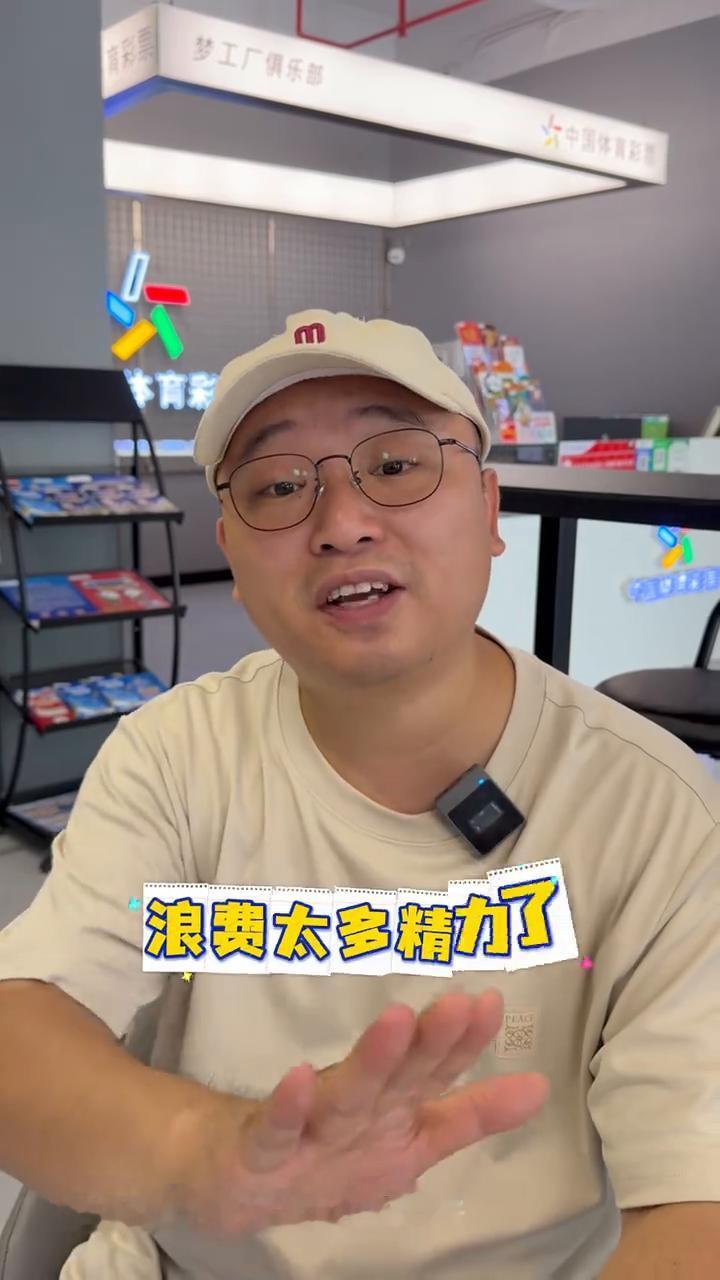 老婆不让玩了，把我所有首饰里关于题材的全删了。这玩意我玩了五年了，主要是太浪费我