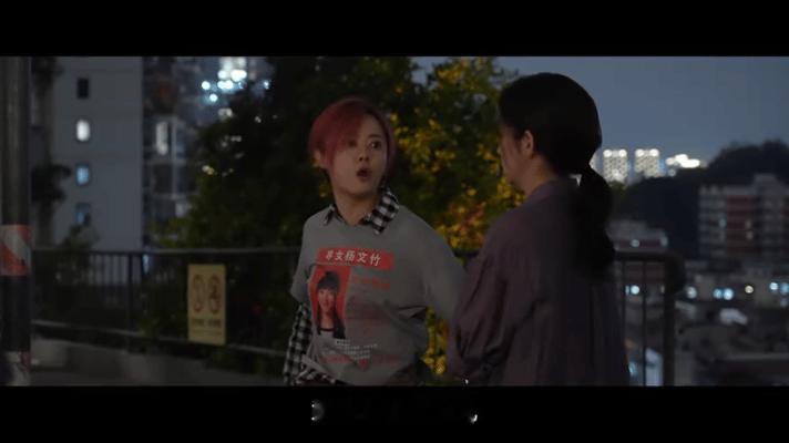 孙俪秦海璐杀青捧花照孙俪秦海璐新剧杀青正午阳光新作《原地逃离》圆满杀青，双视后首