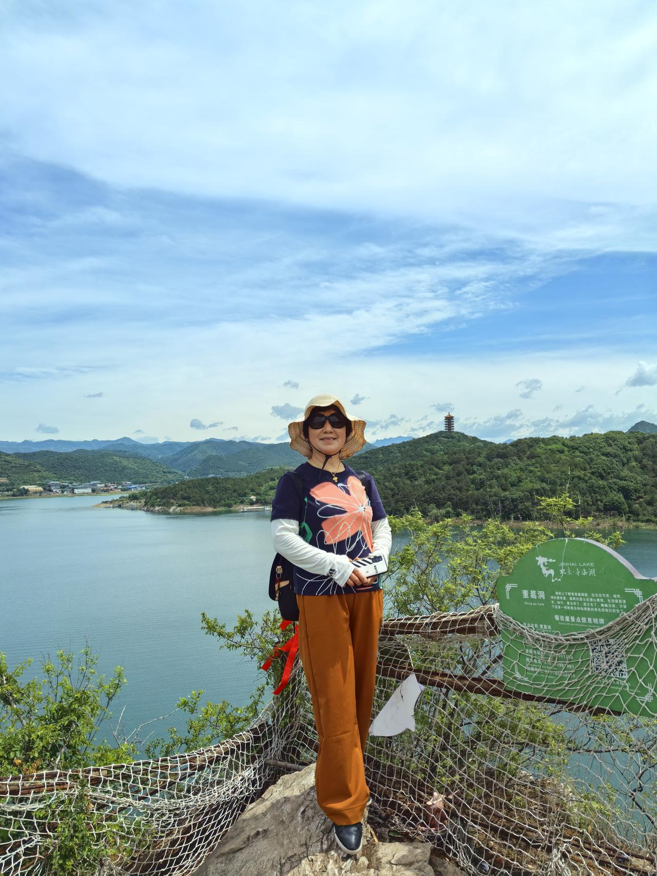有空一起爬爬山登高望远感觉挺好的
确实，登高望远的感觉太棒了！既能锻炼身体，又能