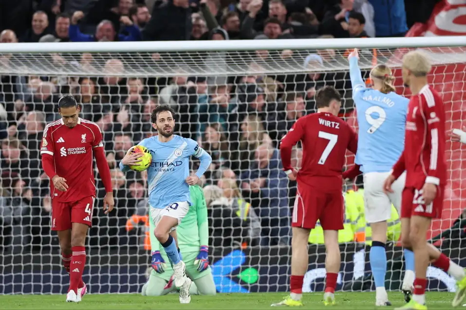 瓜帅完胜塔子哥！曼城落后9分仍剑指三冠，阿森纳优势尽失。欧冠出局后的曼城，在瓜迪