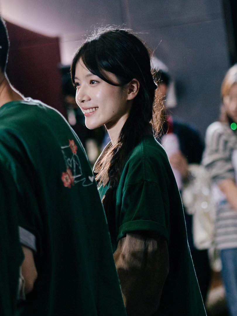 李思潼学姐你太美好了默默承受所有心酸委屈，一封封书信藏满温柔善意，事事隐忍周全，