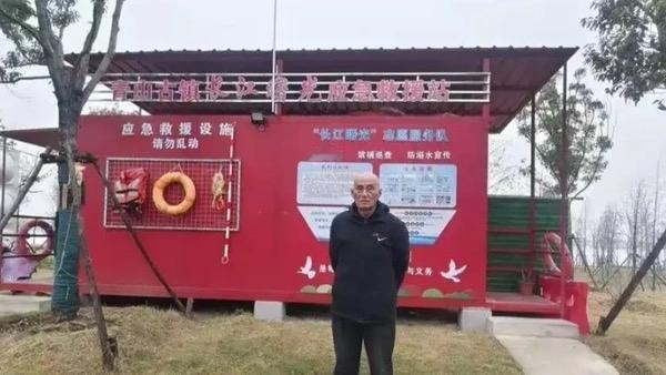 还有这样的职业？69岁的靳震大爷虽体魄硬朗，却常年“扎根”医院“装病”。原来他自