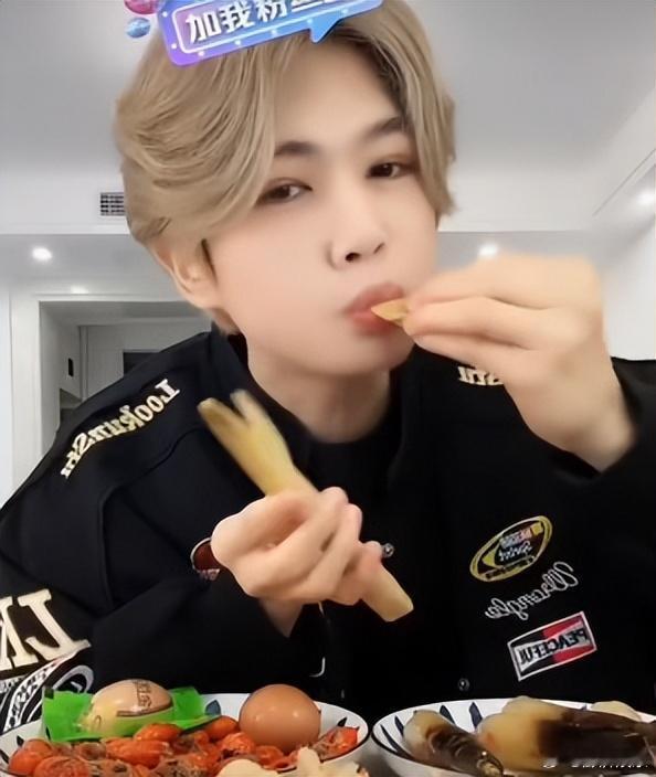  鹿哈毛肚事件后续 问题毛肚黑作坊细节曝光，车间卫生堪忧，涉违规加工。消费者退款