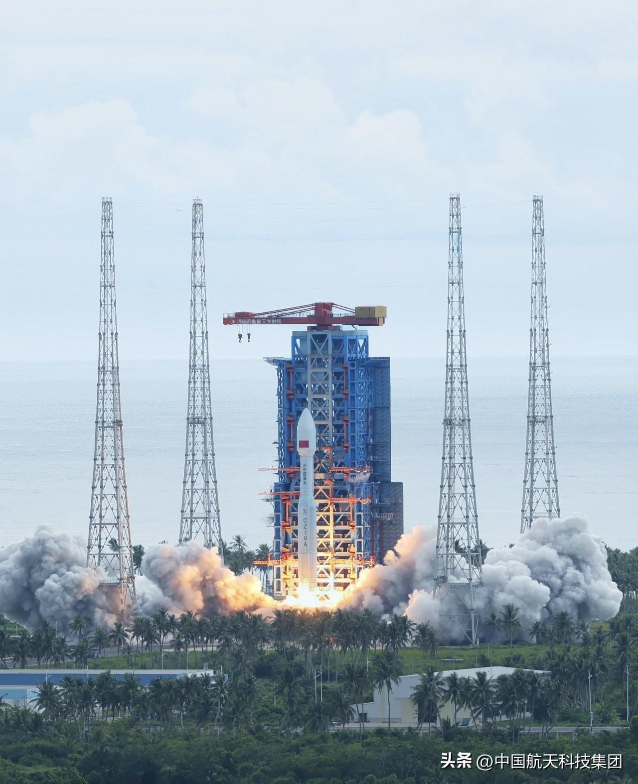 【长八甲火箭成功发射卫星互联网低轨23组卫星】8月4日16时52分，长征八号甲运