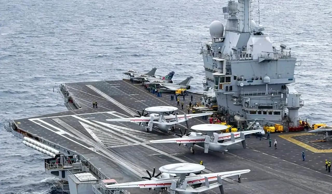 3月12日，东地中海，“戴高乐”号航母一次性弹射3架E-2C鹰眼预警机，全数家底