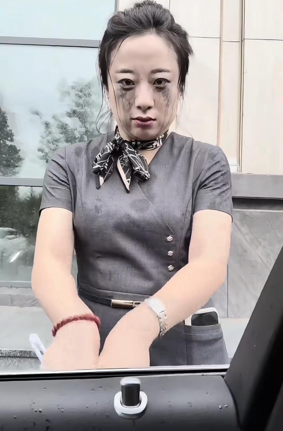 优雅工作日常💼 精致妆容与职业装完美搭配，自信满满！