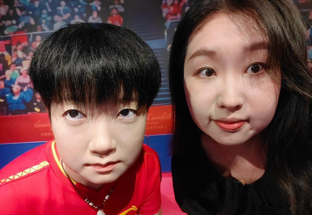 网友脑洞混剪名场面！红衫孙颖莎对阵蓝衫孙颖莎，自己和自己巅峰对决网友混剪孙颖莎对