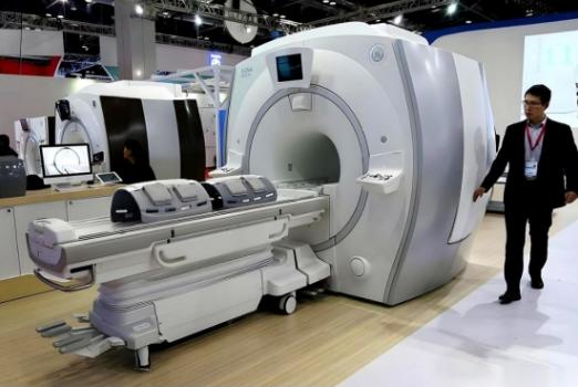 一台核磁共振仪，以前飞利浦卖我们3000万。后来，我们自己研发出来了，他扭头就卖