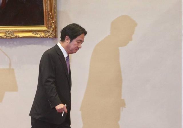 “台独”认怂！ 赖清德透过台“国安人士”放话称，忧心大陆“九三阅兵”后可能举行“