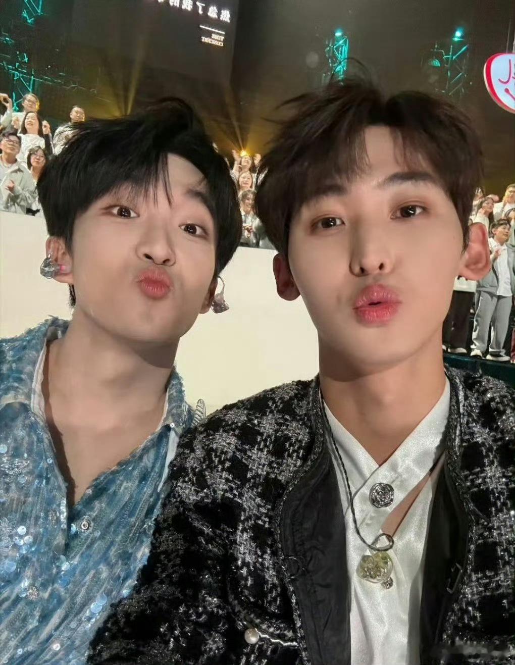 唐九洲黄子弘凡回应继续期待黄子弘凡今晚演出吧[打call]黄子弘凡就是一个真诚善