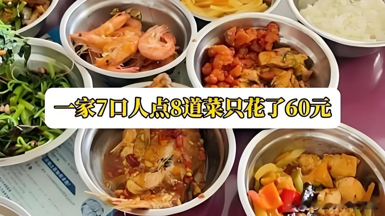 9月开学季，武汉中南民族大学食堂的物价直接刷爆全网。
来自新疆的2026级新生赵