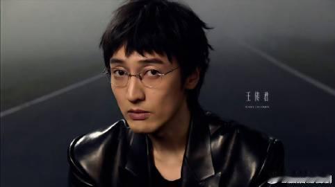 王传君披哥初见面梦回关谷神奇披哥6走秀披哥选手体脂率 披哥舞台迎来亮眼登场，身姿