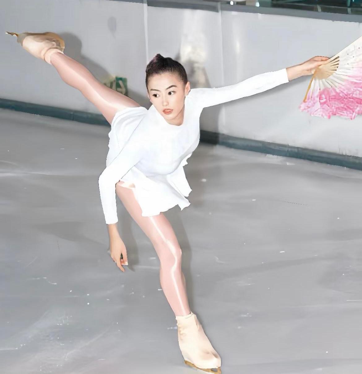 婚姻就是来平衡她气运的
张柏芝是老天追着喂饭的幸运儿
演戏3秒能哭出来，
19岁
