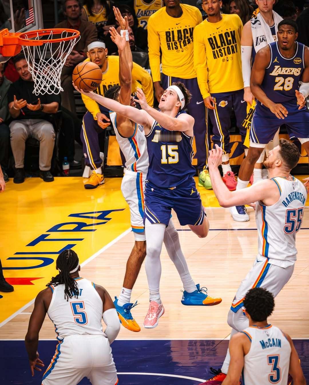 每个对手都不好打，湖人还是要做好自己，从教练组到每个球员，明天背靠背，加油！ 