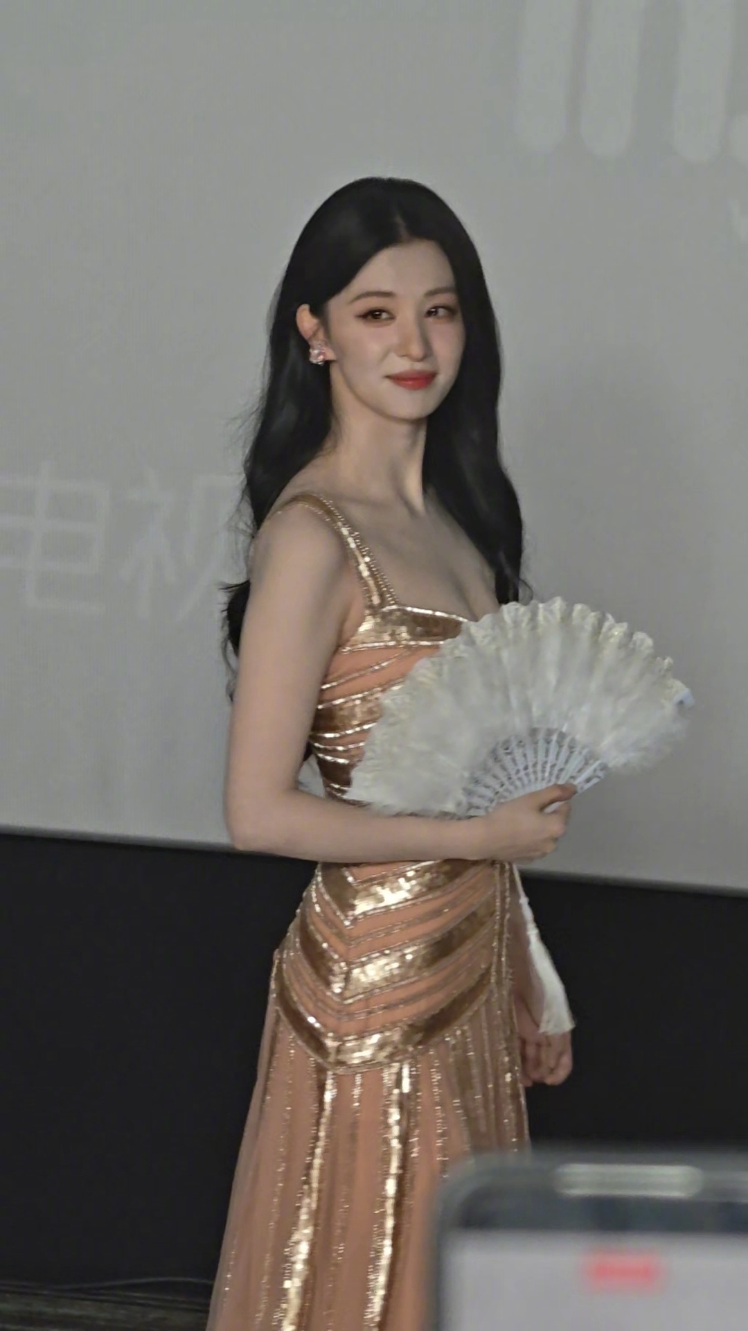 两张旗鼓相当势均力敌的神颜，给我迷晕了张凌赫差点被箱子拽一跟头张凌赫王楚然tro