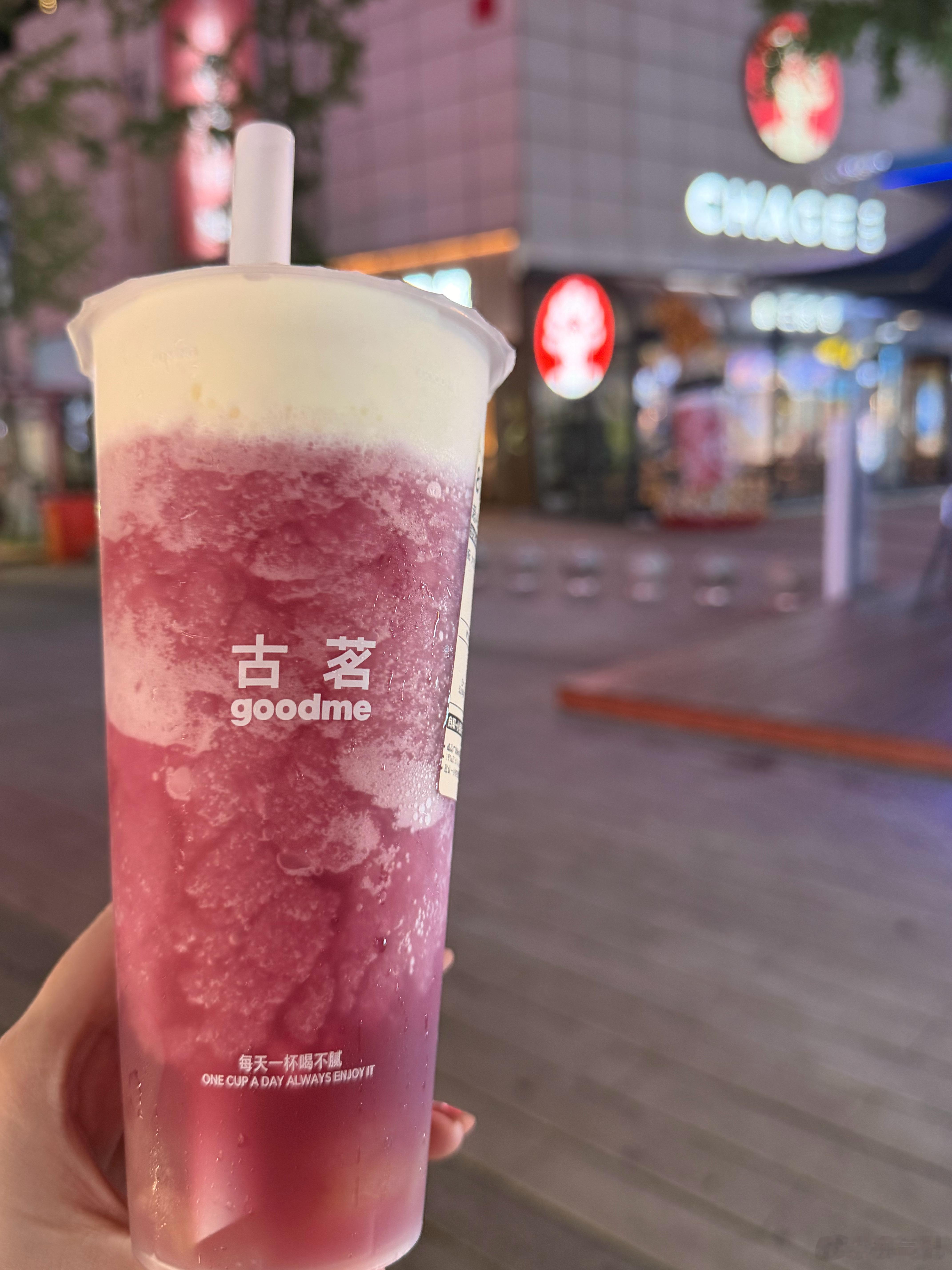 又是吃撑了跟朋友出来消食，没想到一到夜市开胃了