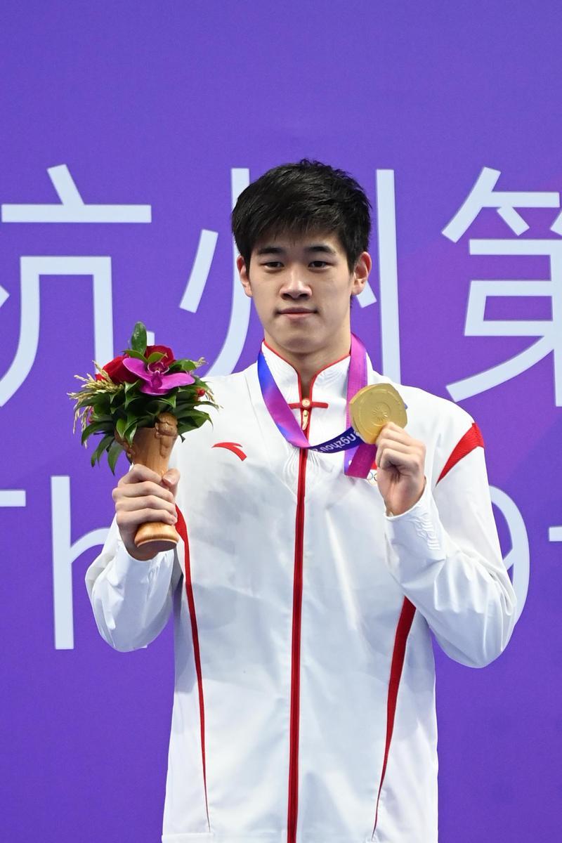 卫冕冠军潘展乐

最后25米外道强行超车！潘展乐把名古屋亚运会男子100米自由泳