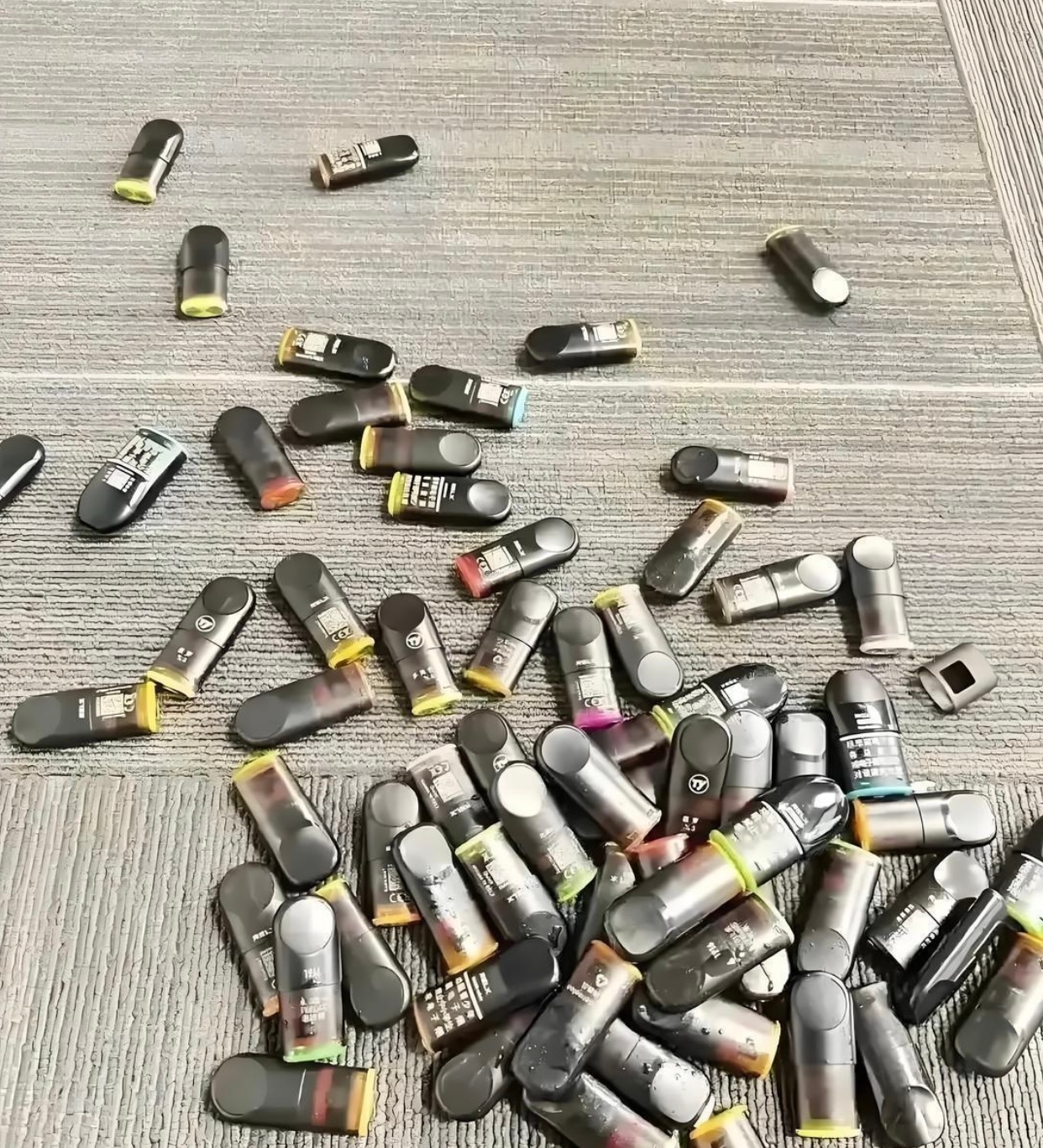女儿房间发现的，要不要家法伺候？ ​​​