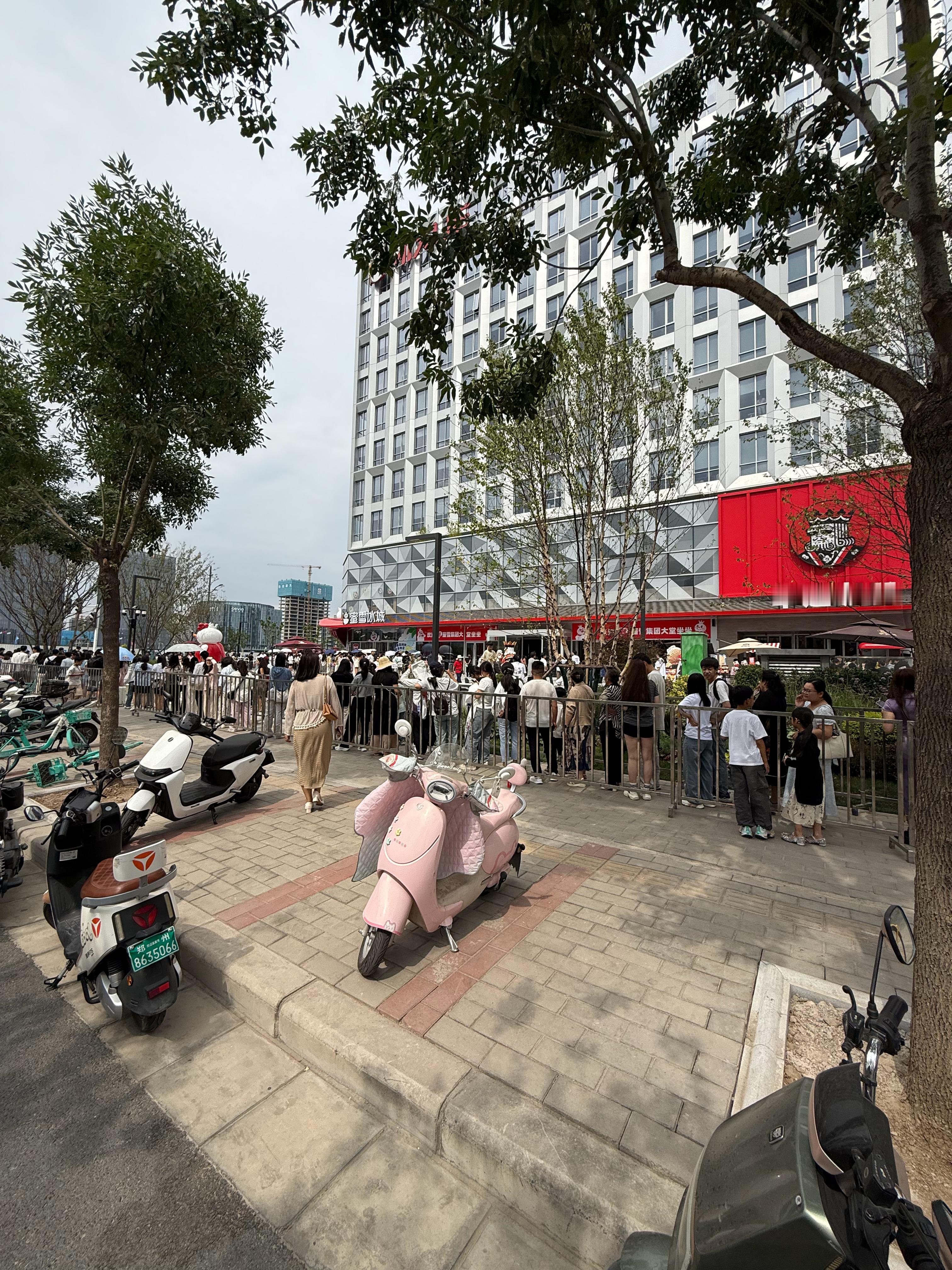 本来想去蜜雪冰城总店逛一下，结果[苦涩][苦涩][苦涩] ​​​