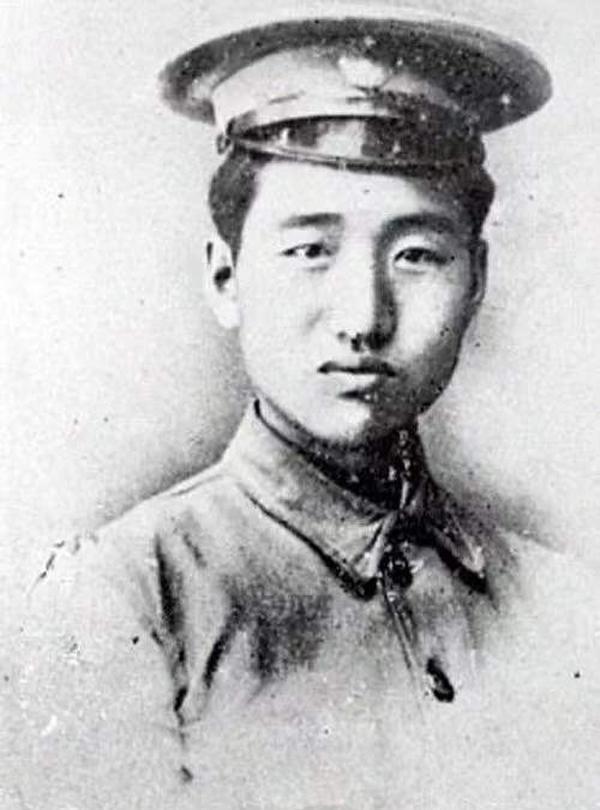 八旬老师劝阎锡山投降遭枪杀，徐向前愤怒疾呼：反动派只有战斗才能最终被推翻！
19