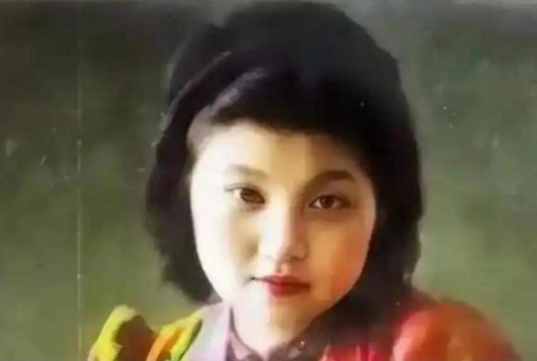 1942年，蒋经国情人章亚若在临死前对刚出生的双胞胎说：娘只是去睡一会儿，两个孩