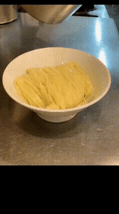 这面一看就不好吃，清汤寡水的