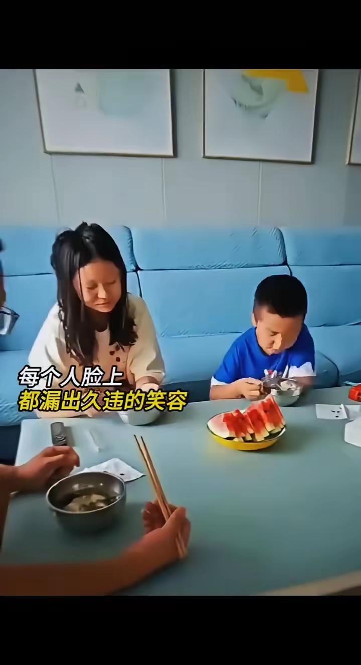 妻子提刀逼我离婚，签字那刻，我看见儿子女儿嘴角的“笑”，才明白这场婚姻有多失败！