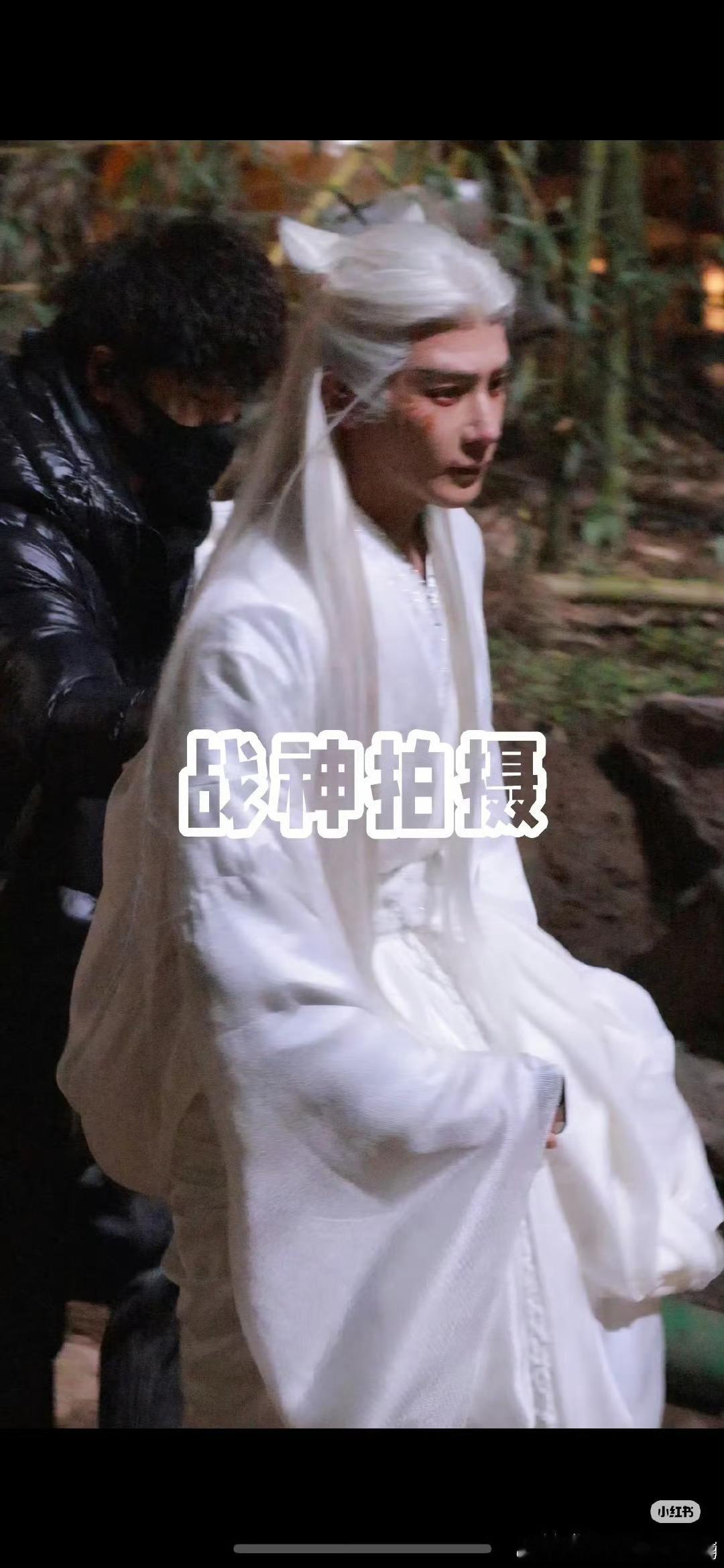 月鳞绮纪夏之光的白发男狐狸造型……小四，这次你失手了…… 