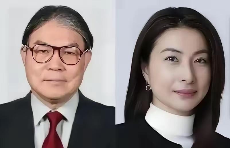 79岁的百亿富豪霍震霆，周末去儿子家吃个饭，进门第一件事，竟然是老老实实掏出自己