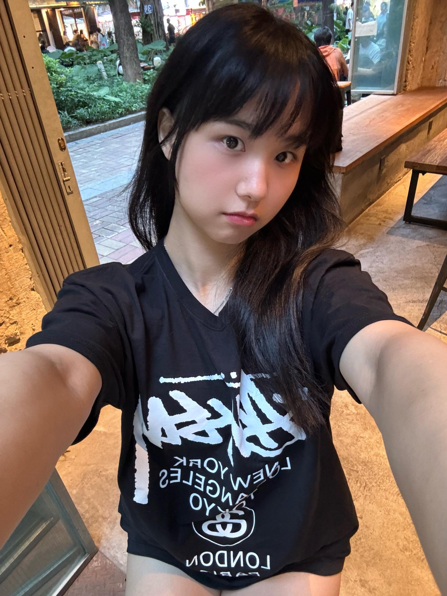 这是一张自拍。