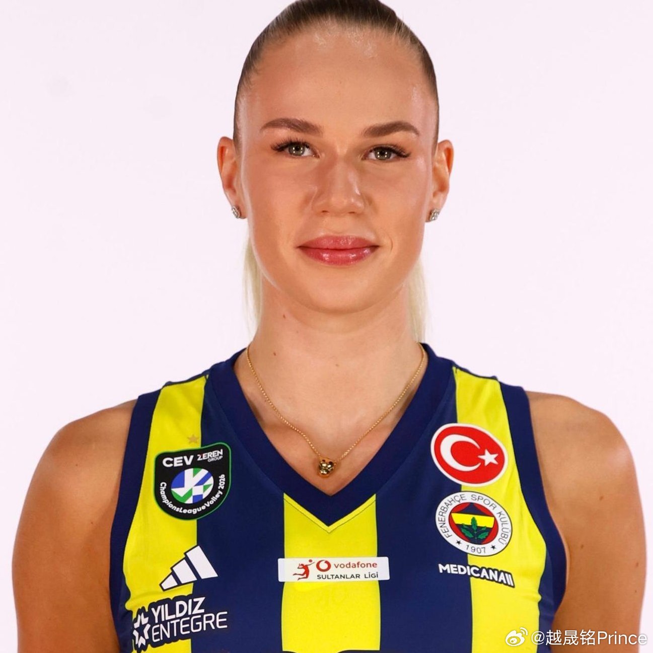 ❓谁是女排球员中最好的发球手❓⚡️ 布里特·赫伯茨：阿里娜.费多洛夫采娃 