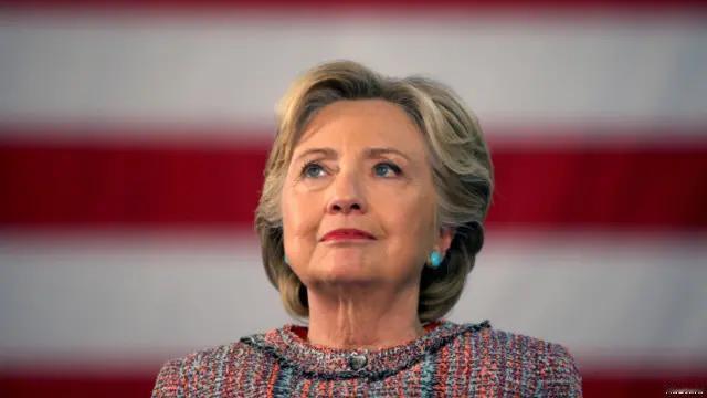 就在刚刚，希拉里上演了演技巅峰！面对确凿的航班记录和浴缸合影，她非但不道歉，还觉