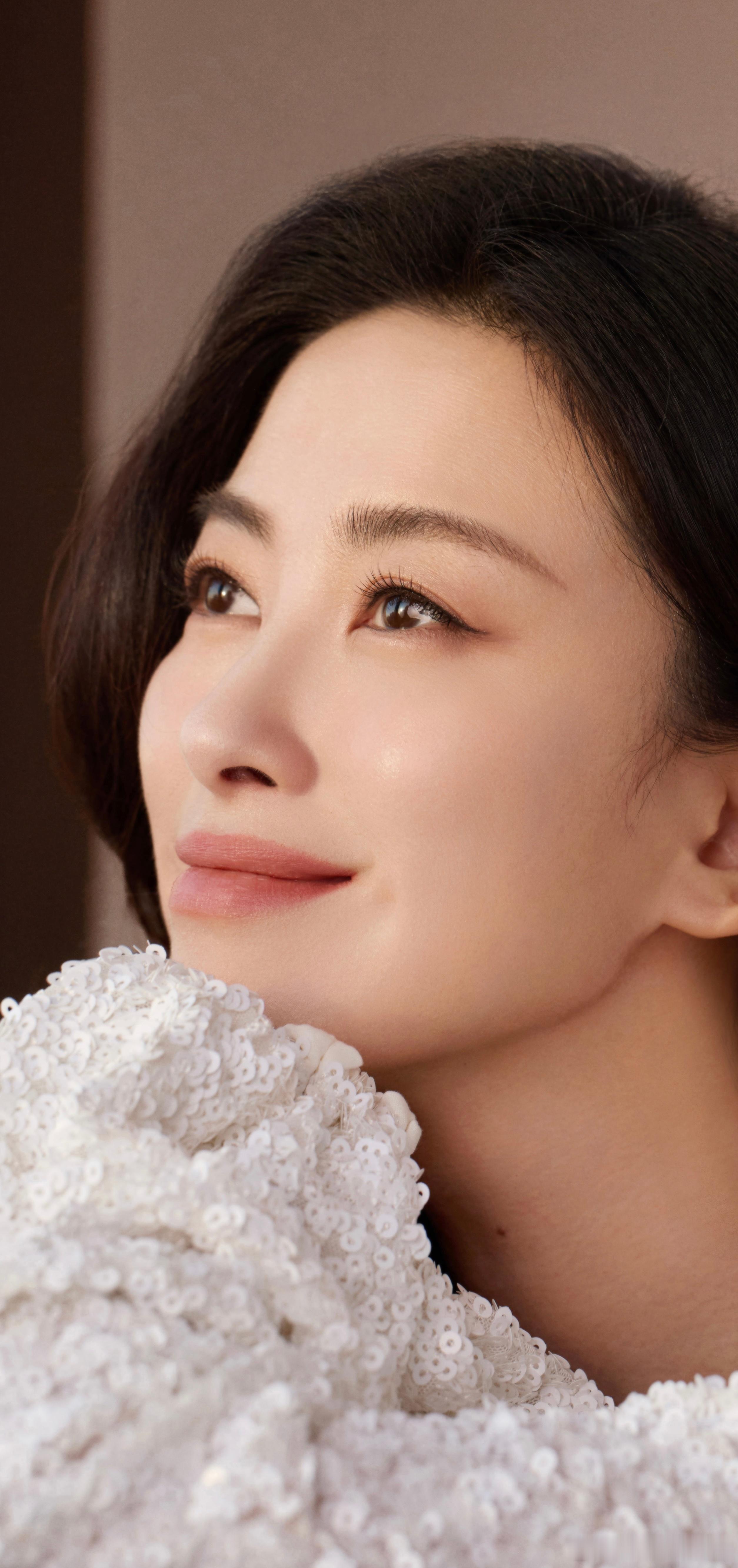 朱珠的贵气感穿搭夯爆内娱朱珠的侧颜确实很曼妙成熟女性的魅力天花板非朱珠莫属！她的